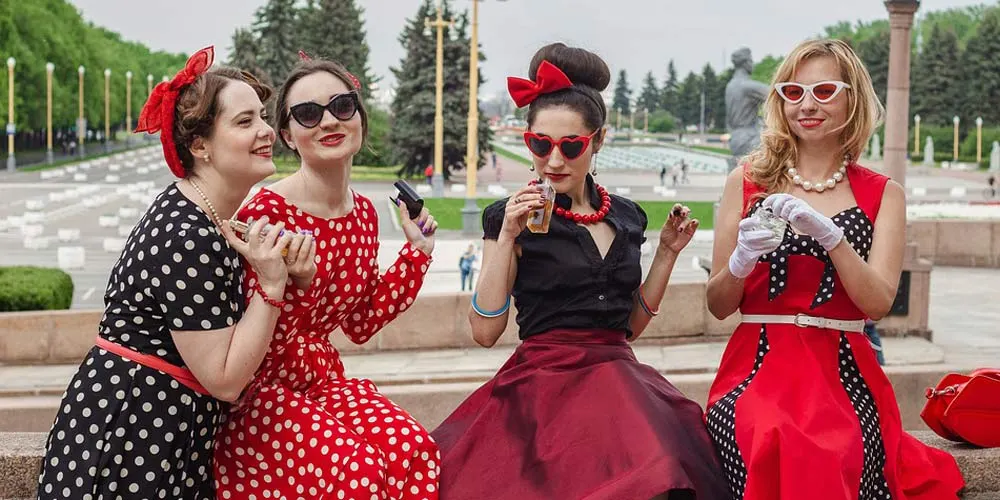 Rockabilly-Look stylen: Outfit-Tipps, Haare & die besten Kombinationen