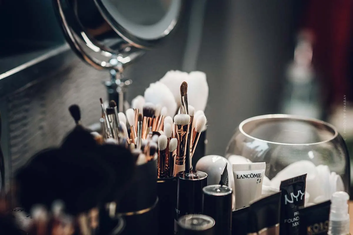 Die beliebtesten Beauty YouTuber ever - Einkommen, Abonnenten und Skandale