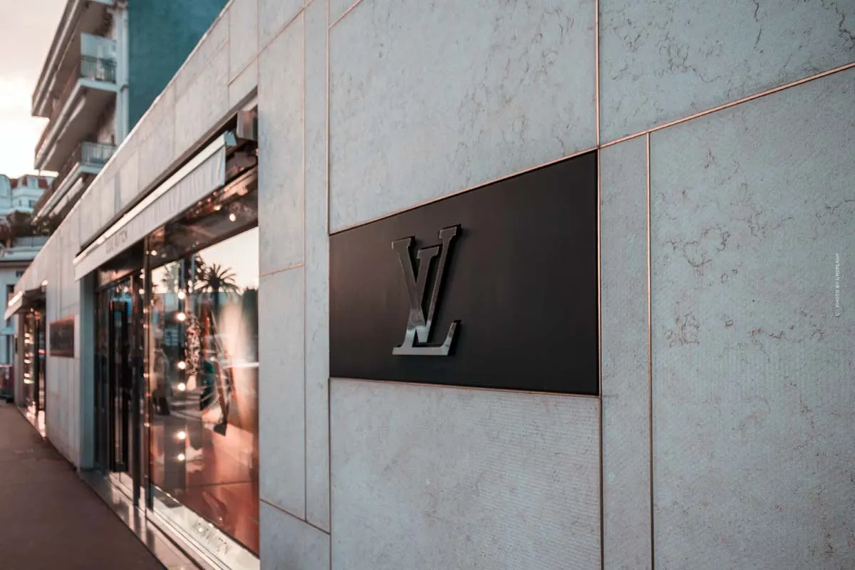 Luxus Shopping San Antonio (7 Stores): Burberry, Dolce & Gabbana, Gucci & Co.
