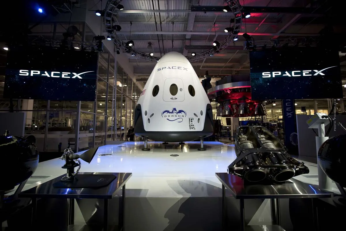 Weltraum Reisebüro: WeltraumTicket Gründer über Preise, Wartelisten, SpaceX, Blue Origin und Virgin Galactic