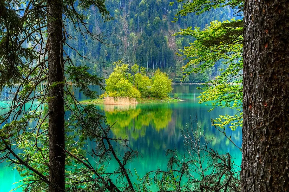 Zugspitze Geheimtipp: Eibsee - Baden, Bergsee und Boote