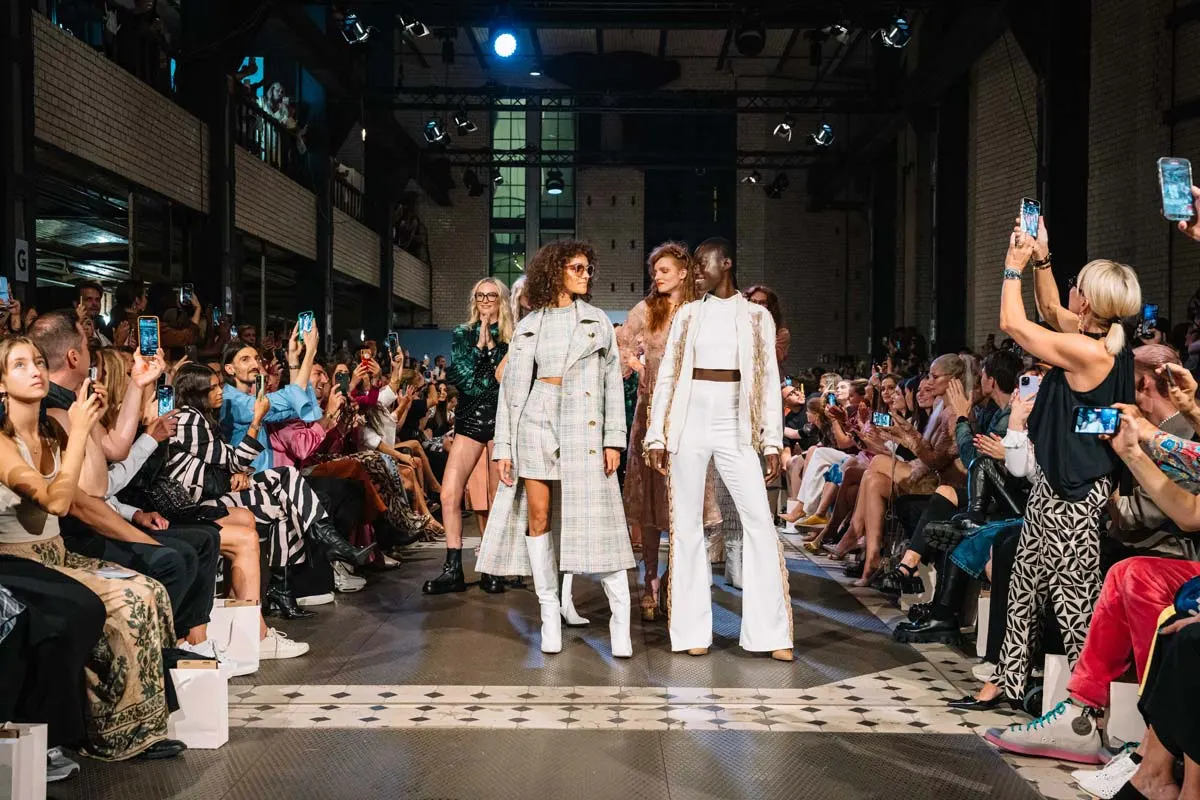 Marcel Ostertag: bunte Fäden in der Sommerkollektion - Berlin Fashion Week