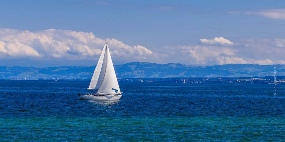 bodensee-entspannung-urlaub-see-blau-segelschiff-segeln