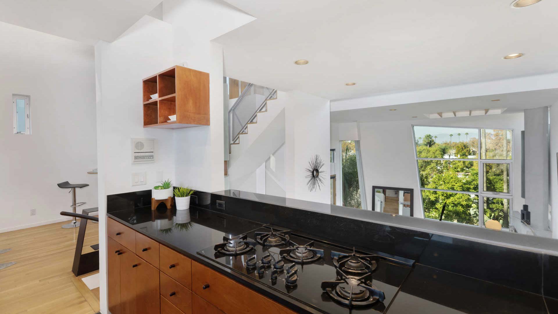 View of Luxury real estate Los Angeles: Lukinski's highlights - Plots up to $6. ...