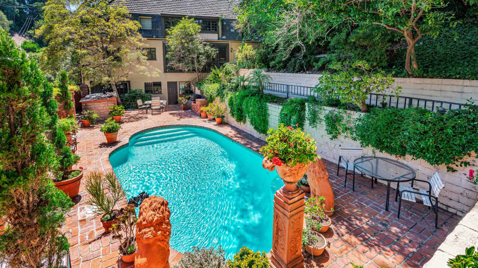 Luxury real estate Los Angeles Lukinski's highlights Plots up to 6.