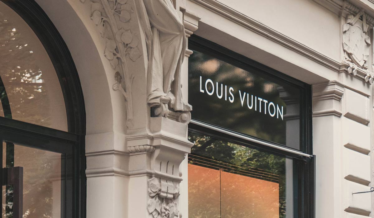 4 Where-to guide for Luxury fashion brands windows-Louis Vuitton, BRABBU