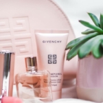 givenchy-high-fashion-collections-runway-shows-skin-care-make-up-bag-pink