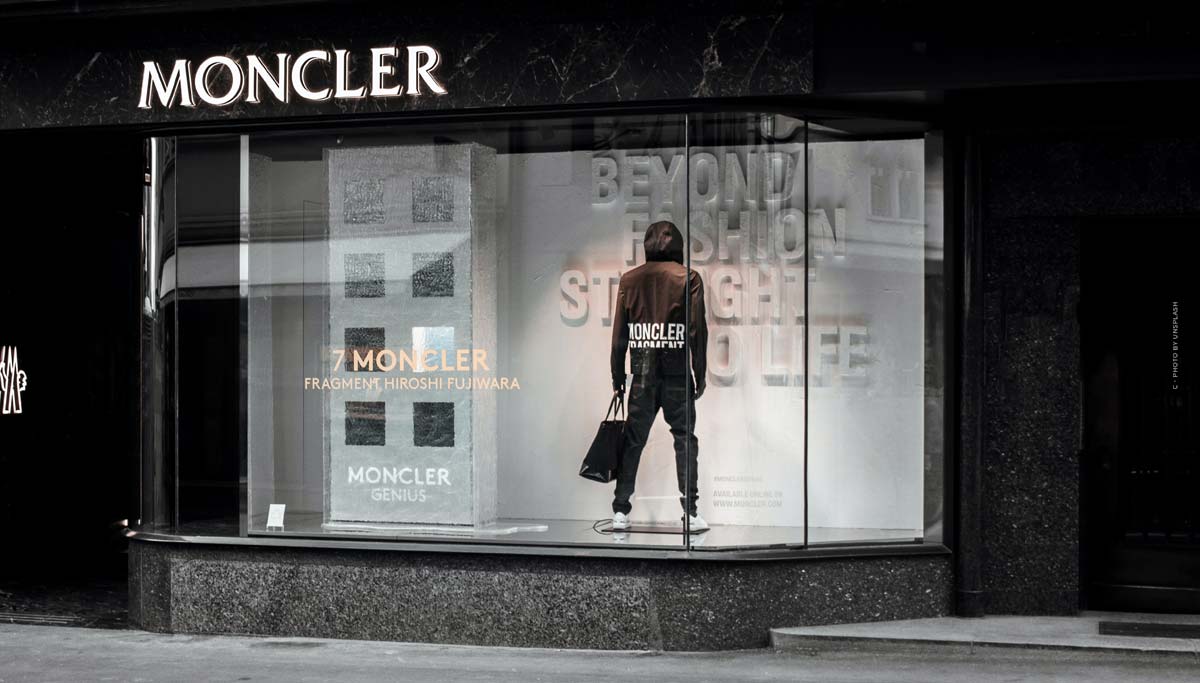 luxus-shopping-hamburg-moncler-shop-fashion-store-mode-schaufenster-mannequin