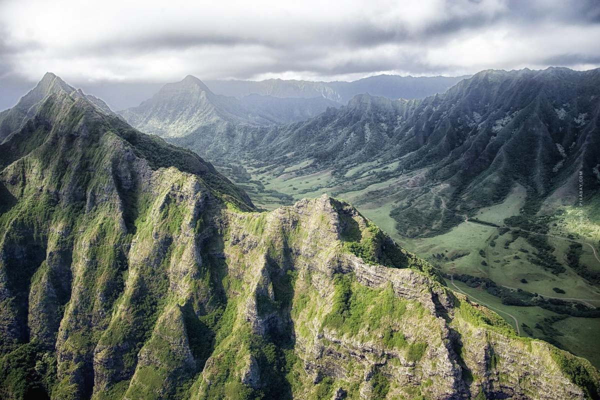 maui-hawaii-berge-aussicht-wandern-vulkane-wolken