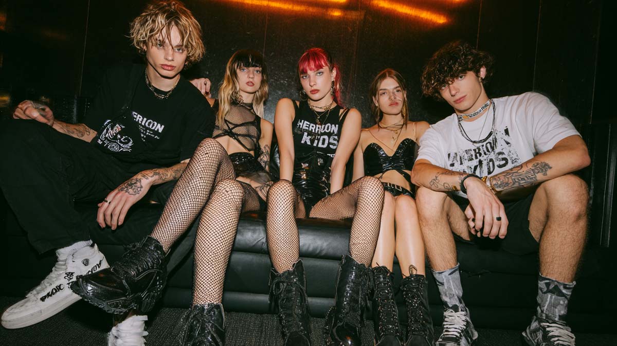 berlin-fashion-week-2025-tour-show-heroin-kids-pubilkum-young-people-designer