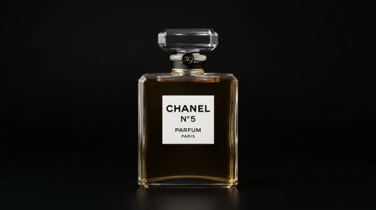 Dior J'adore: Die Ode an die Eleganz - Duft & Bedeutung