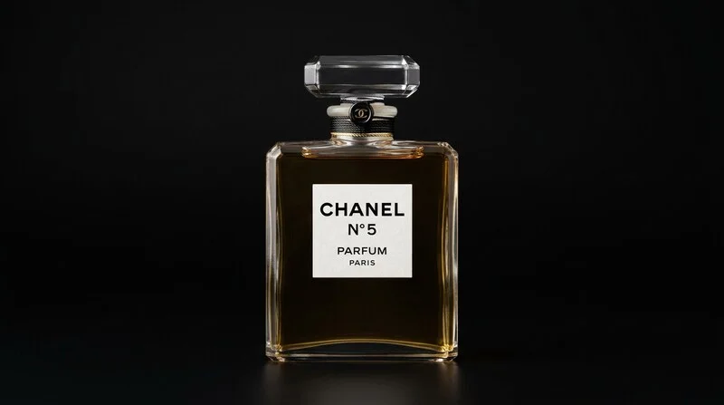 dior-jadore-parfum-flakon-golden-elegant-luxury-beauty-duft-frauen-designer-product-shot